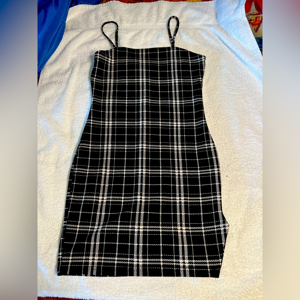 It was bought on SHEIN & worn a few times, black & white